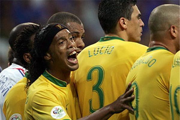 Бразилия 0-1 Франция. 1/4 финала >> Фоторепортаж