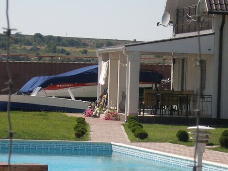 "Армада" штурмує порт Південний