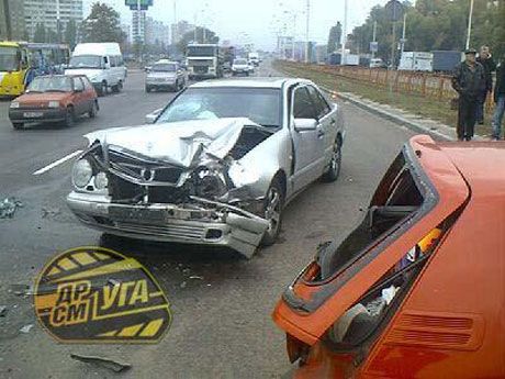 На Заболотного столкнулись три иномарки. Есть пострадавшие