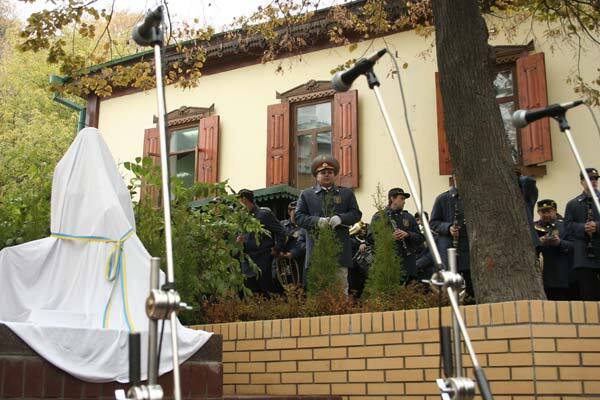 Леонід Черновецький відкрив пам’ятник Булгакову