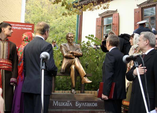 Леонід Черновецький відкрив пам’ятник Булгакову
