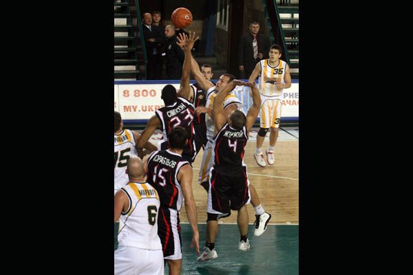 БК "Киев" поиздевался над "Кривбассбаскетом"