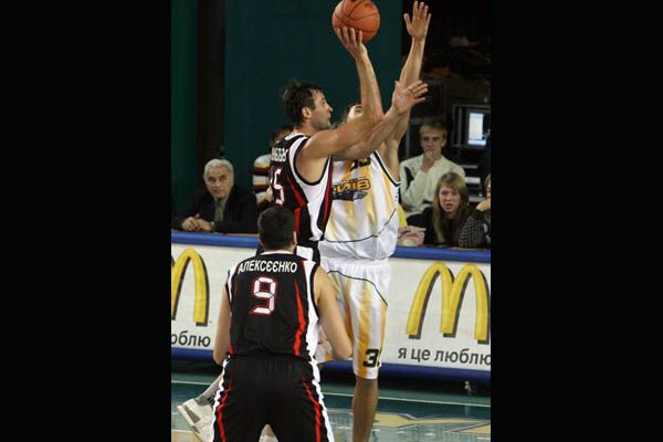 БК "Киев" поиздевался над "Кривбассбаскетом"