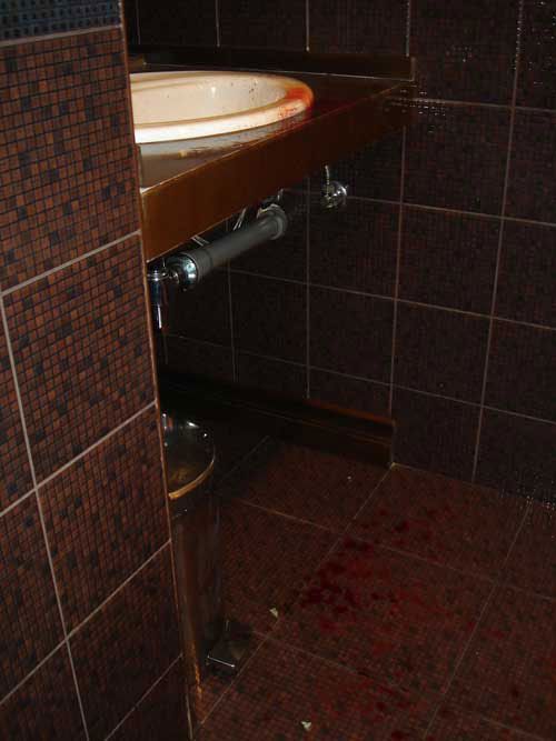 Украинские футбольные фанаты разгромили столичный ресторан