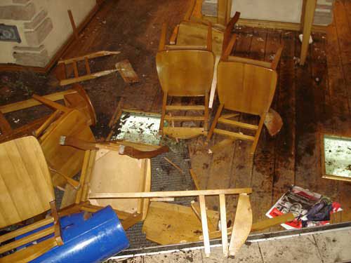 Украинские футбольные фанаты разгромили столичный ресторан