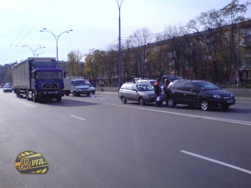 Решение перекусить за рулем привело к столкновению