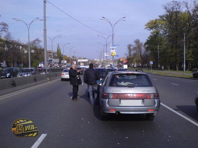 Решение перекусить за рулем привело к столкновению