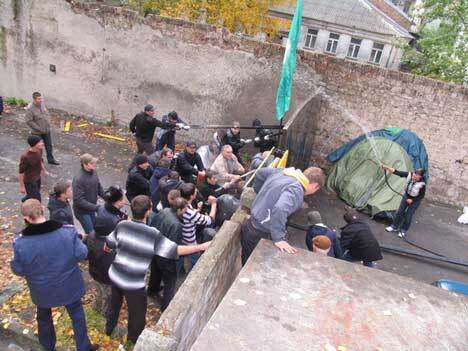 На Пушкинской избили защитников детского садика (фото)