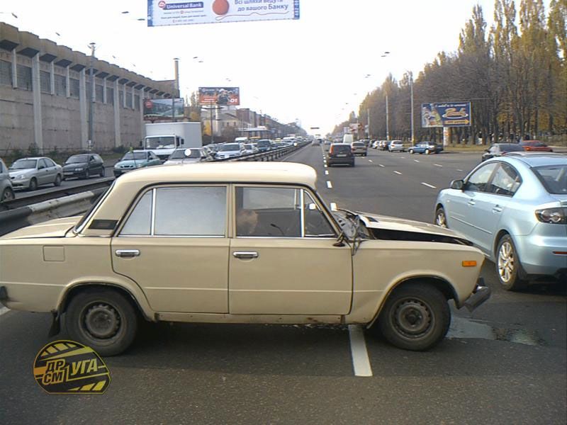 На проспекте Победы бензовоз спровоцировал аварию