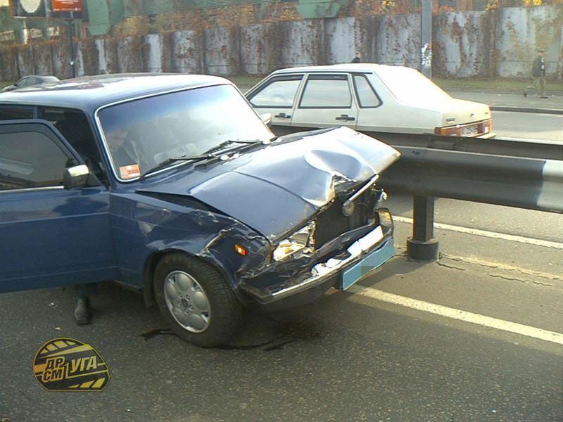 На проспекте Победы бензовоз спровоцировал аварию