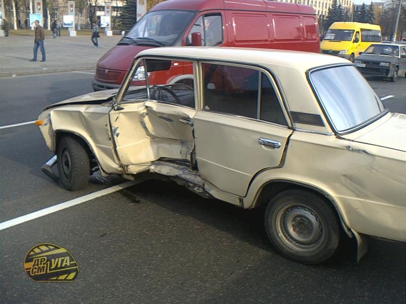 На проспекте Победы бензовоз спровоцировал аварию