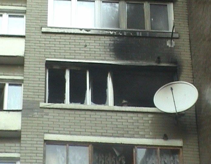 Брошенный окурок едва не уничтожил квартиру