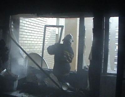 Брошенный окурок едва не уничтожил квартиру