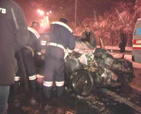 Снегоуборочная машина стала преградой для "Опеля"