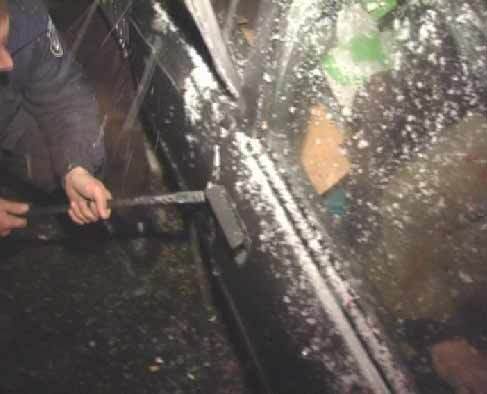 Снегоуборочная машина стала преградой для "Опеля"