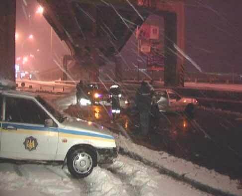 "Деу" врезался в фонарный столб