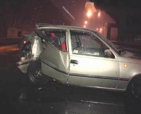 "Деу" врезался в фонарный столб