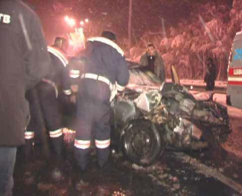 На Бориспольской трассе Opel врезался в снегоуборочный грузовик