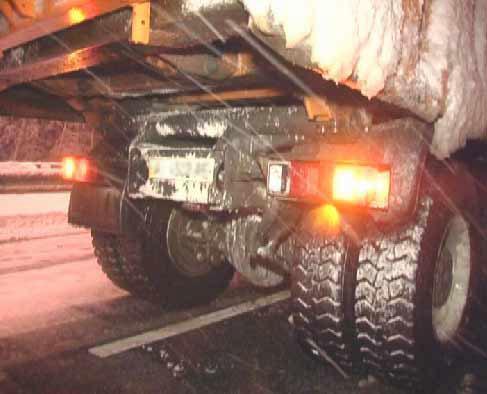 На Бориспольской трассе Opel врезался в снегоуборочный грузовик