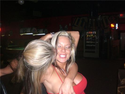 Две Пьяные Блондинки