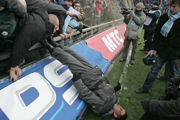 Как сломать две ноги на футболе. ФОТОпособие