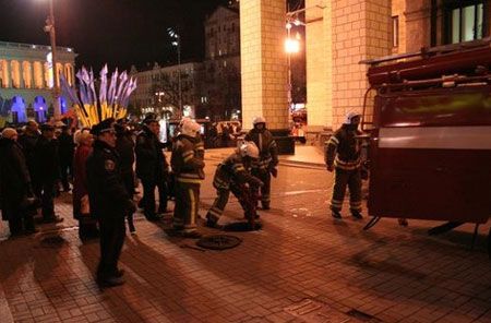 В центре Киева горел Главпочтамт (фото)