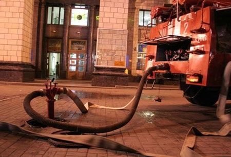 В центре Киева горел Главпочтамт (фото)