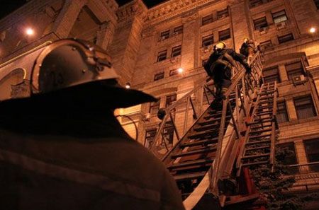 В центре Киева горел Главпочтамт (фото)