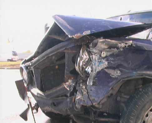 На Днепровской набережной столкнулись два автомобиля