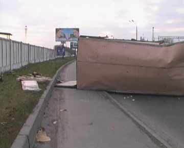 ДТП: из-за лопнувшего колеса перевернулся "ЗИЛ" 