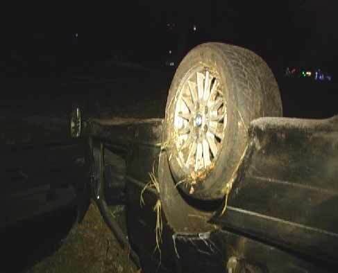 На бешенной скорости "БМВ" слетело с дороги