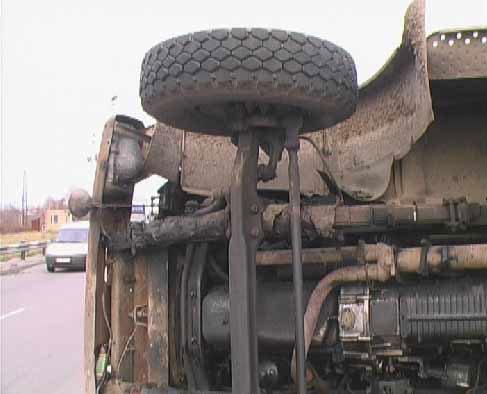 В Киеве перевернулся ЗИЛ