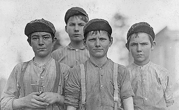Детский труд.Мало кто из этих ребят смог стать взрослым.ФОТО