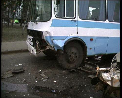 ДТП: легковушка столкнулась с автобусом, есть пострадавшие