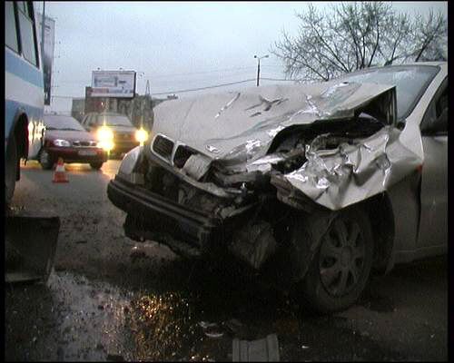 ДТП: легковушка столкнулась с автобусом, есть пострадавшие