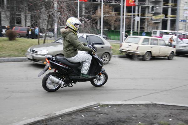 Доступно - китайские скутеры