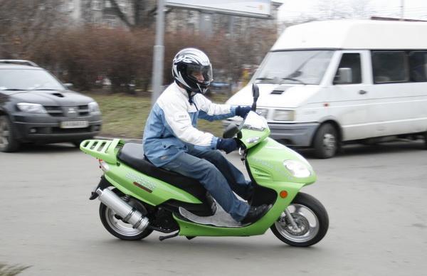 Доступно - китайские скутеры