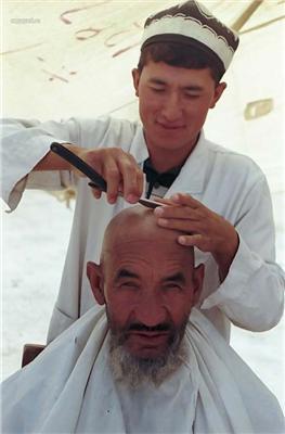 Салон красоты в Средней Азии. Мастер – ацкий стригун. ФОТО