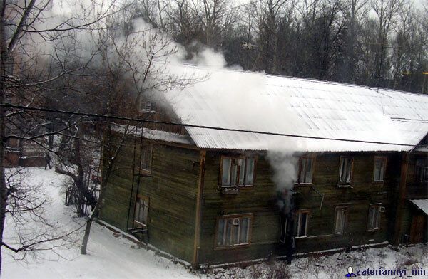 Как горел дом с деревянными перекрытиями (18 фотографий)