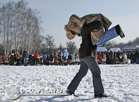 Як ліпили бабу і прокотили дідуха. Масляна в Пирогово