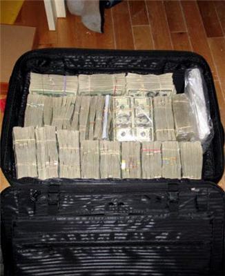 $205 млн наличкой! Обыск наркобарона в Мексике. Фото ДЕНЕГ!
