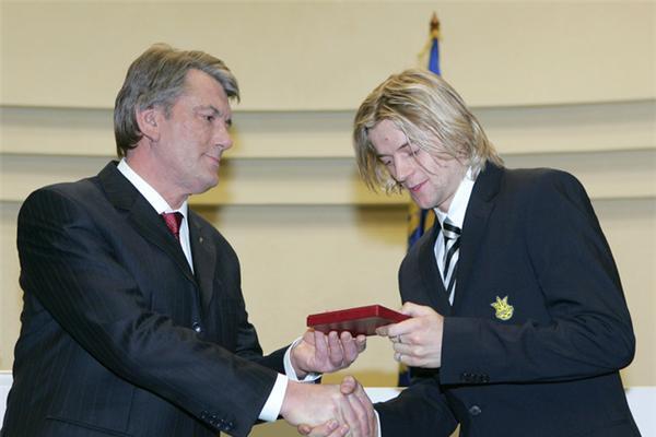 Президент вручил награды сборной Украины