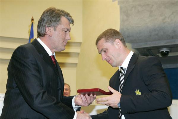 Президент вручил награды сборной Украины