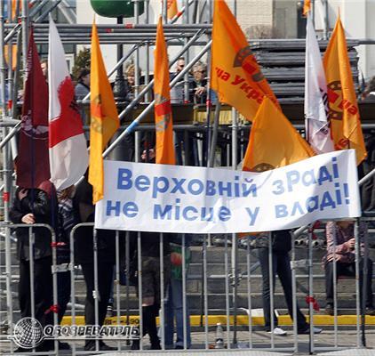 На мітингу Януковичу було замало однієї партнерки 