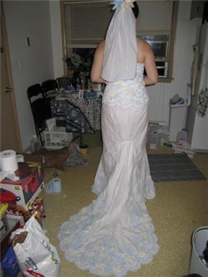 Новая мода: Платье из туалетной бумаги (не б/у!) ФОТО