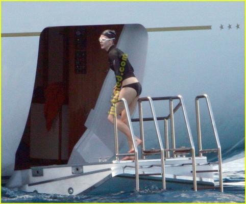 Ніколь Кідман одягла водолазний костюм і заспівала 