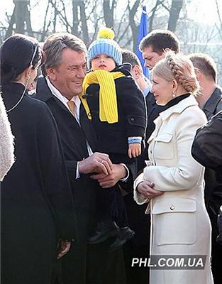 Віктору Ющенко біля пам'ятника Шевченку кричали "Ганьба!"