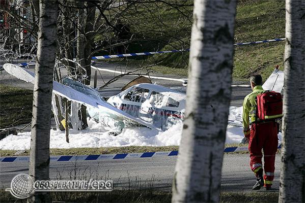 У зоопарку приземлився літак. У нього відвалилося крило.ФОТО