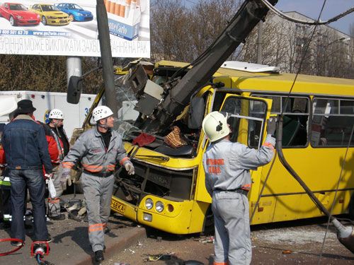 Страшное ДТП в Киеве: 1 человек погиб, 12 пострадали