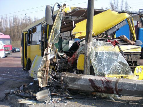 Страшное ДТП в Киеве: 1 человек погиб, 12 пострадали